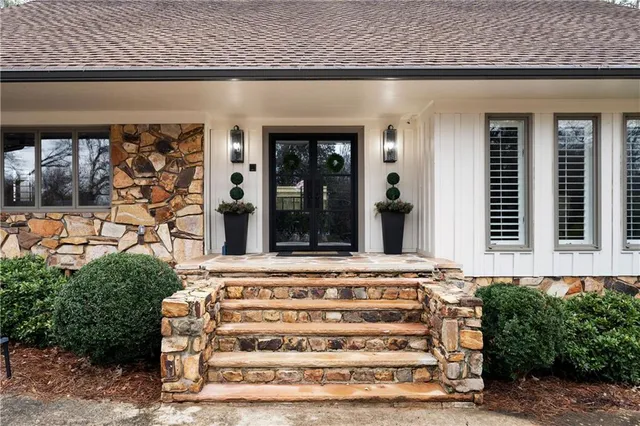 $960,000 | 10 Woodland Drive, Cartersville, GA 30120