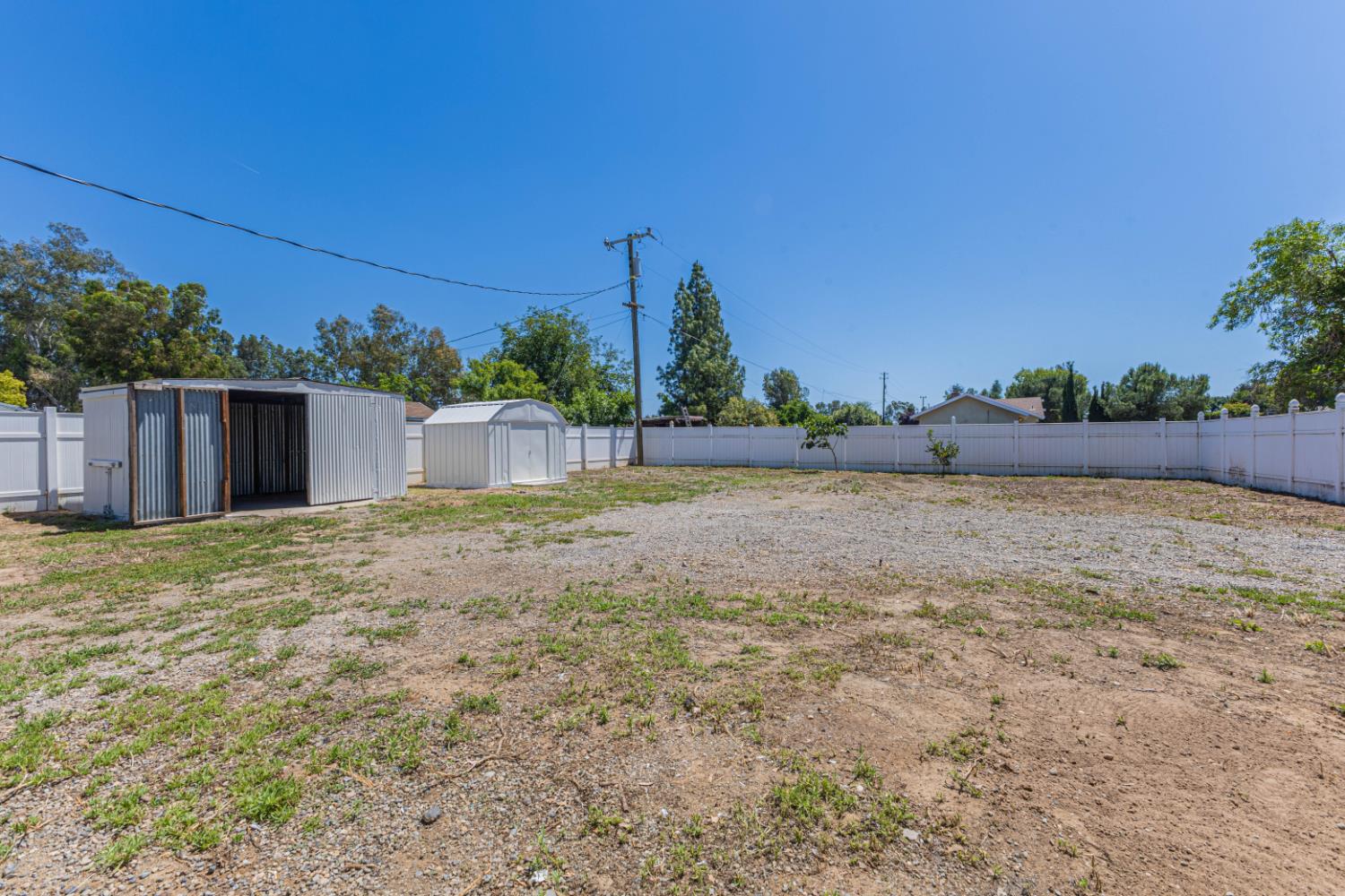 17925 Rodeo Drive Madera, CA 93638 - Photo 23 of 26 a backyard of a house