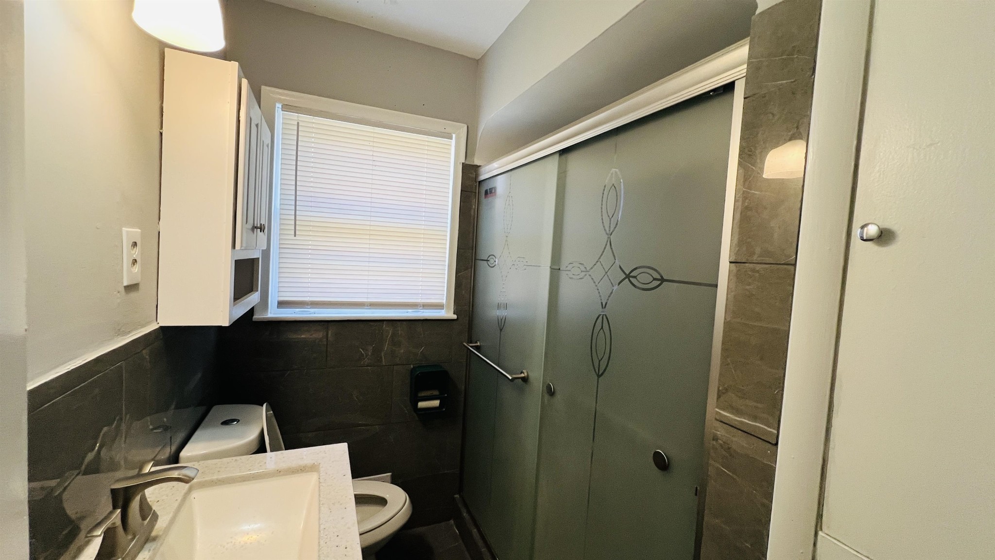 3579 Powell Avenue Memphis, TN 38122 - Photo 10 of 18 a bathroom with a toilet a sink and a shower