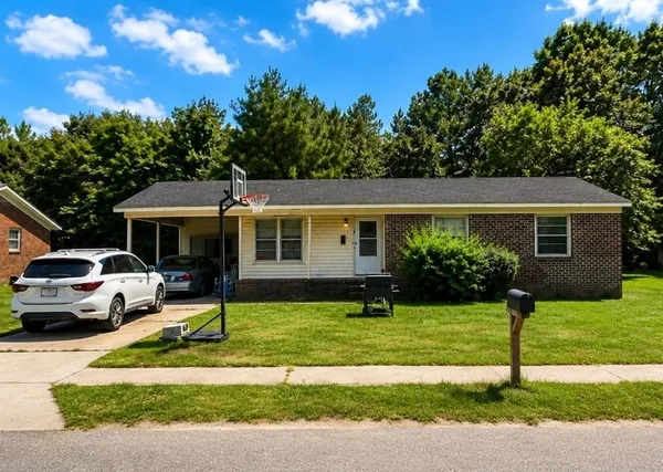 $99,000 | 215 Huggins Street, Marion, SC 29571
