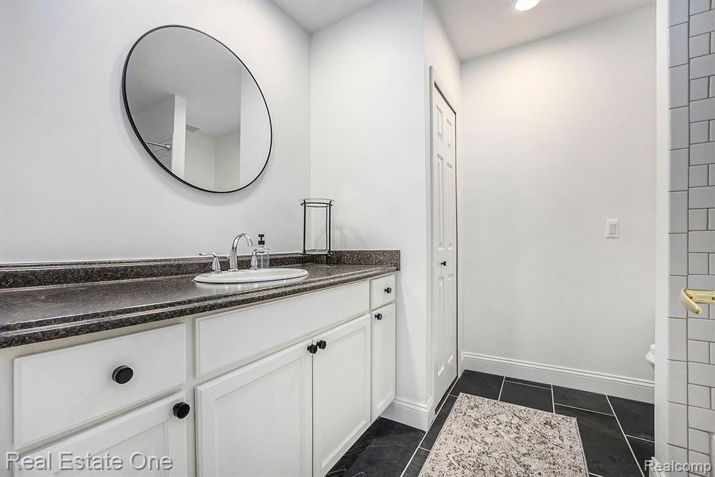 317 Lone Pine Circle Rochester, MI 48307 - Photo 17 of 26 Gallery Image 17