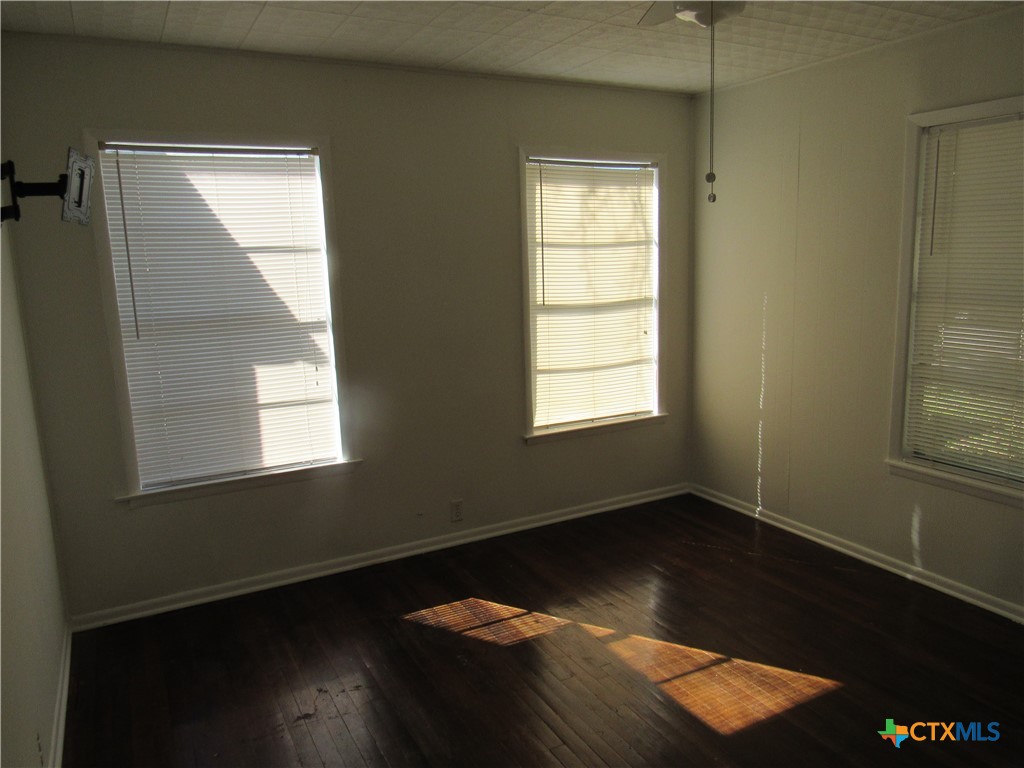 1325 South 17th Street Temple, TX 76504 - Photo 5 of 14