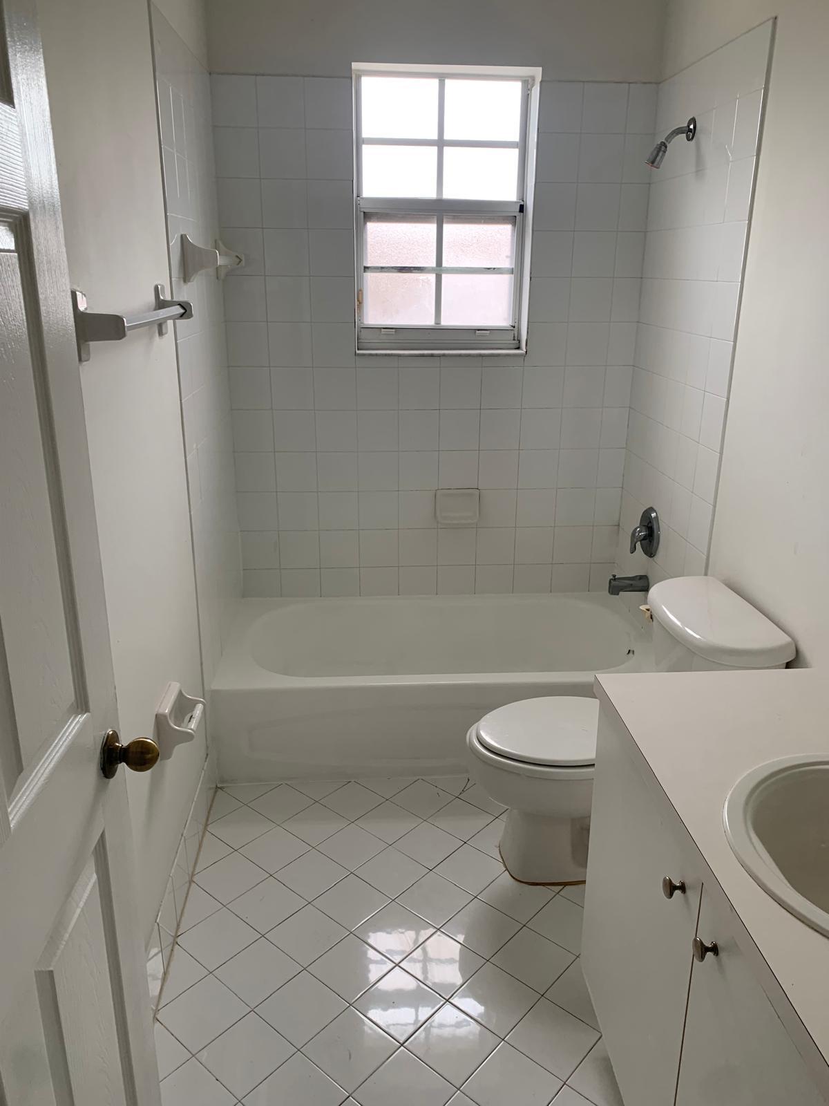 1570 Northeast 33rd Road, Unit 201 Homestead, FL 33033 - Photo 25 of 32 4