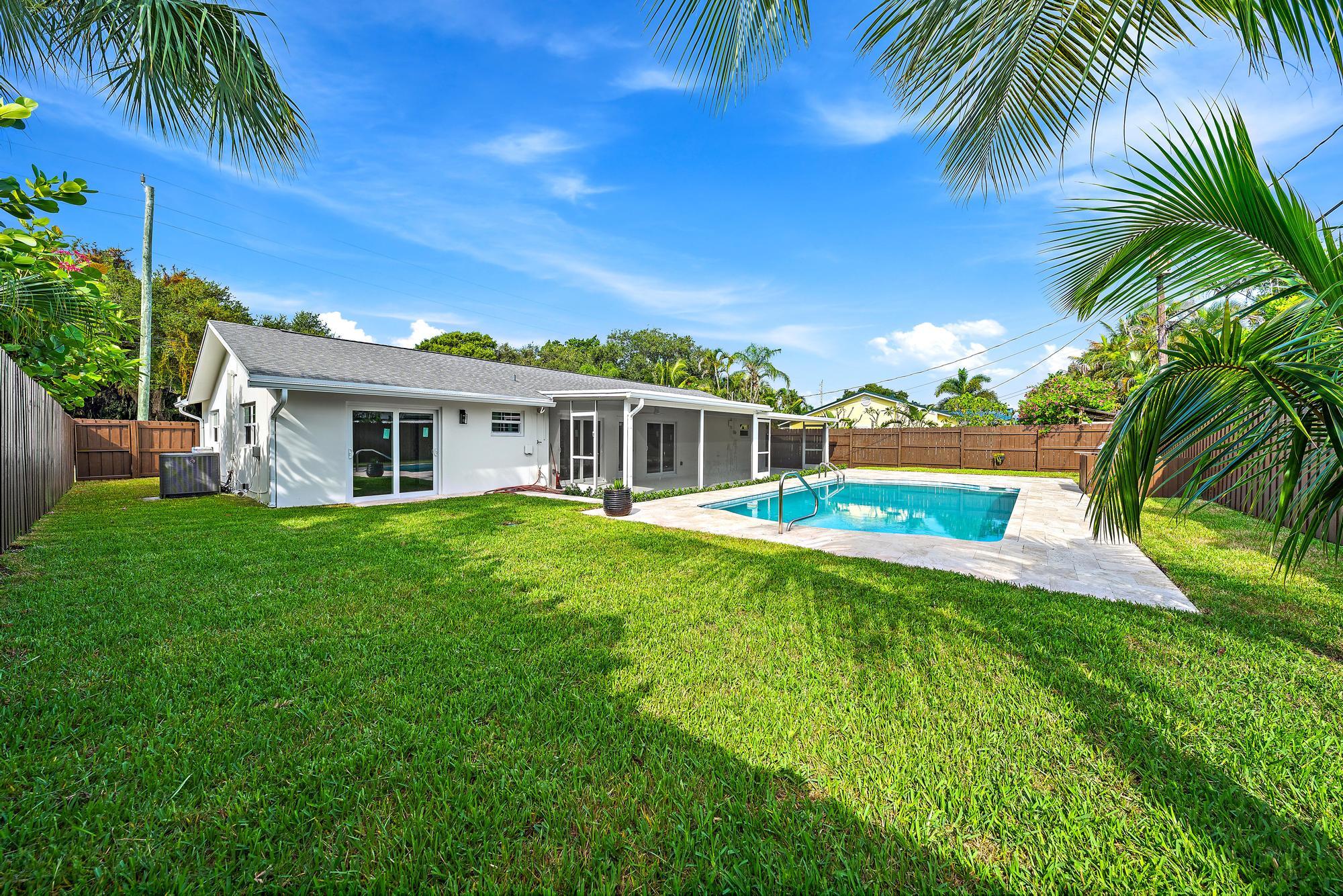 109 East Riverside Drive Jupiter, FL 33469 - Photo 6 of 38 109 E Riverside Dr-19