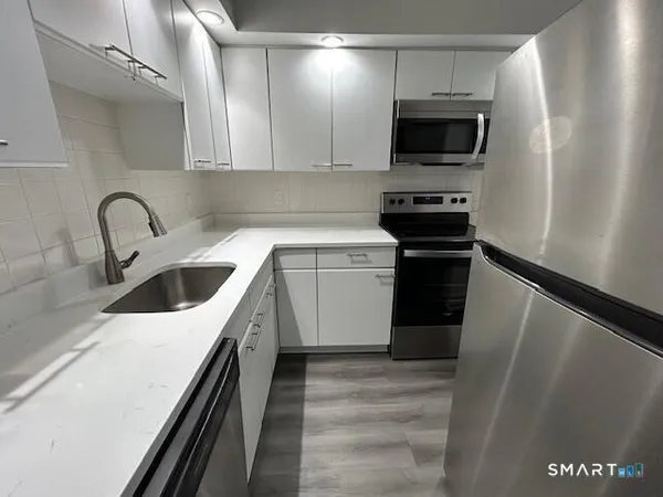 $2,173 | 100 Glenbrook Road, Unit 103, Stamford, CT 06902