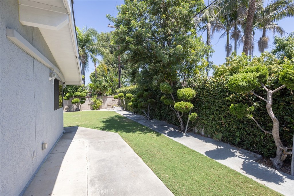 14732 Candeda Place Tustin, CA 92780 - Photo 10 of 37 a view of a garden with plants