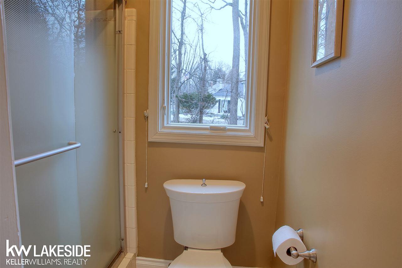 1352 Greenleaf Drive Rochester, MI 48309 - Photo 24 of 31 31338956-23.JPG