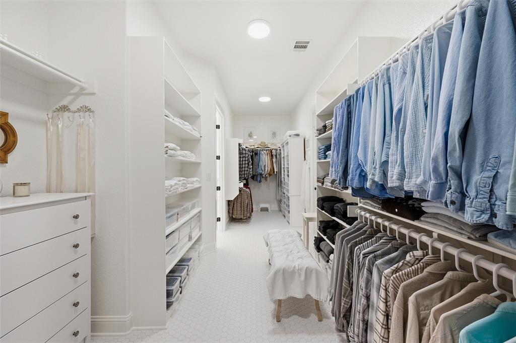 318 Arapahoe Ridge Weatherford, TX 76087 - Photo 22 of 40 Showcase primary closet