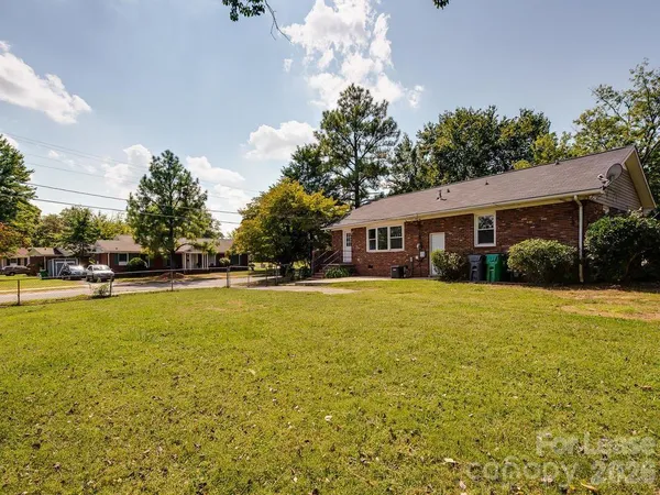 $2,100 | 6827 Woodstream Drive, Charlotte, NC 28210