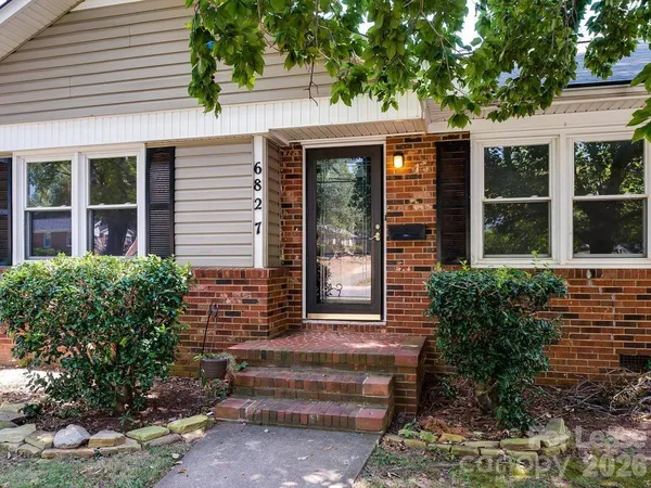 $2,100 | 6827 Woodstream Drive, Charlotte, NC 28210