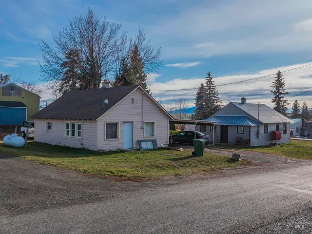 $184,000 | 607 6th Street, Craigmont, ID 83523