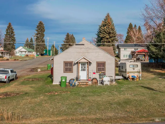 $184,000 | 607 6th Street, Craigmont, ID 83523