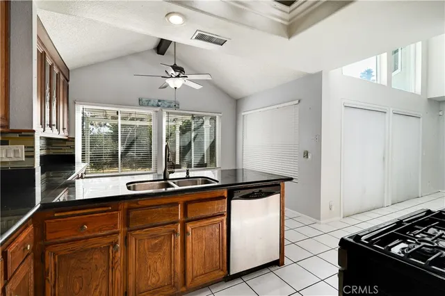 $950,000 | 10 Bluff Point Circle, Phillips Ranch, CA 91766