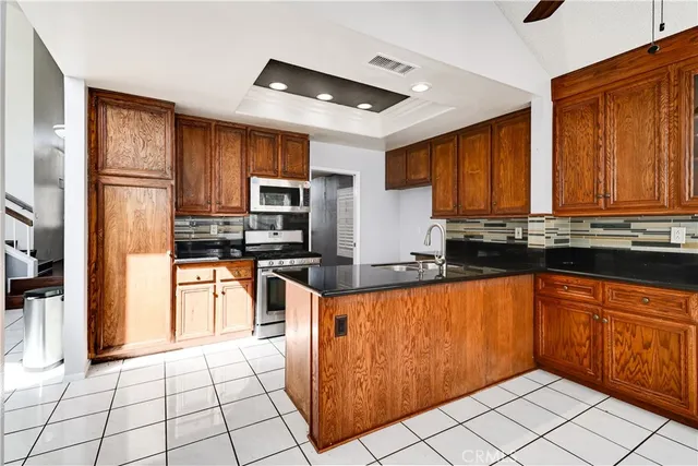 $950,000 | 10 Bluff Point Circle, Phillips Ranch, CA 91766