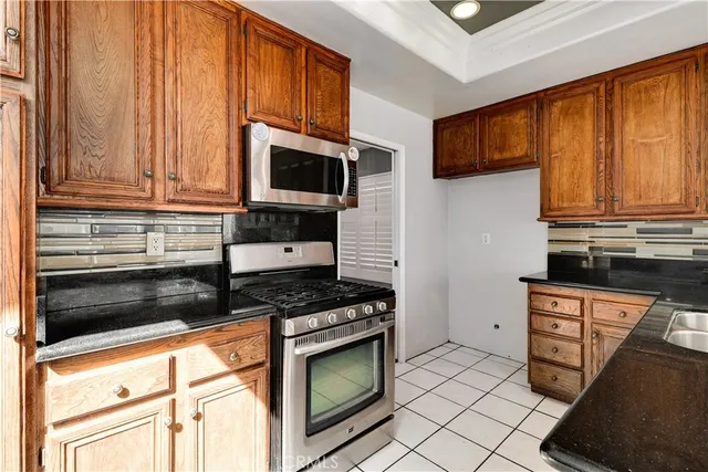 $950,000 | 10 Bluff Point Circle, Phillips Ranch, CA 91766