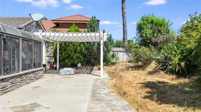 $950,000 | 10 Bluff Point Circle, Phillips Ranch, CA 91766