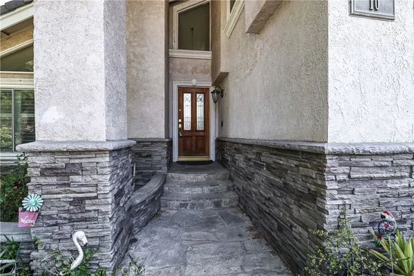 $945,000 | 10 Bluff Point Circle, Phillips Ranch, CA 91766
