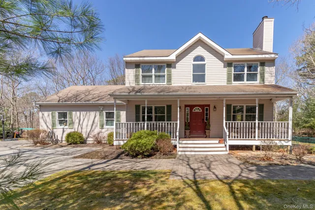 $1,199,999 | 6 Bayview Terrace, Hampton Bays, NY 11946