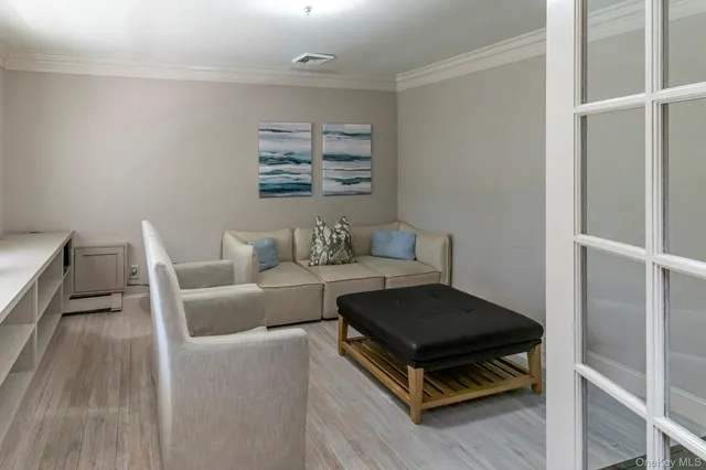 $1,199,999 | 6 Bayview Terrace, Hampton Bays, NY 11946