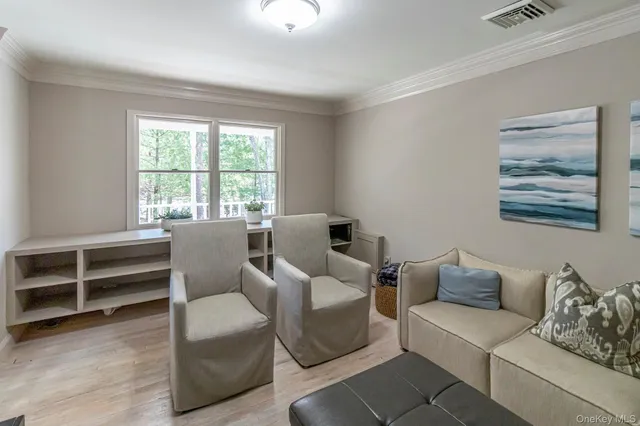 $1,199,999 | 6 Bayview Terrace, Hampton Bays, NY 11946