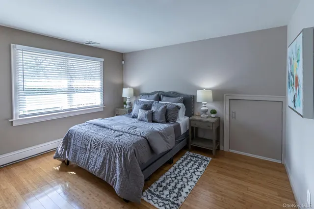 $1,199,999 | 6 Bayview Terrace, Hampton Bays, NY 11946