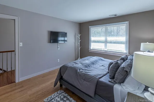 $1,199,999 | 6 Bayview Terrace, Hampton Bays, NY 11946