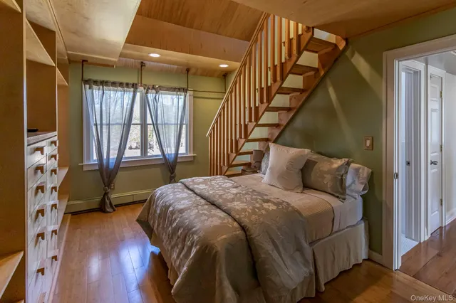 $1,199,999 | 6 Bayview Terrace, Hampton Bays, NY 11946