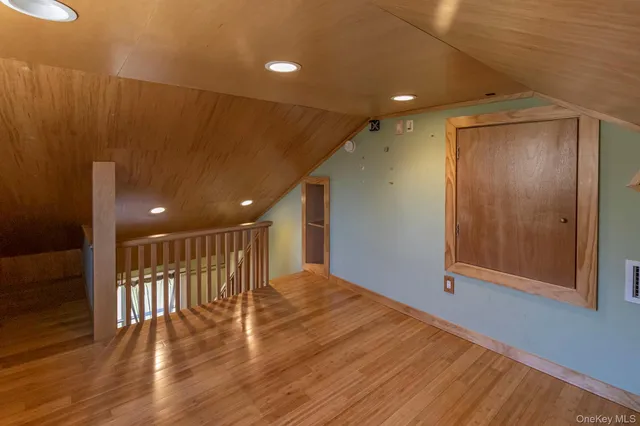 $1,199,999 | 6 Bayview Terrace, Hampton Bays, NY 11946