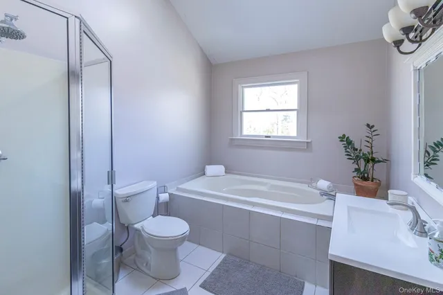 $1,199,999 | 6 Bayview Terrace, Hampton Bays, NY 11946