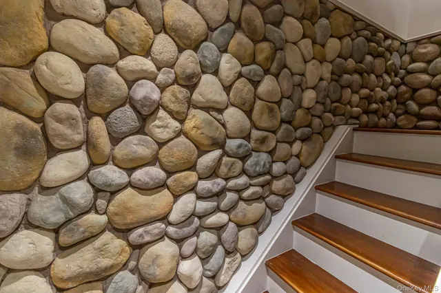 $1,199,999 | 6 Bayview Terrace, Hampton Bays, NY 11946