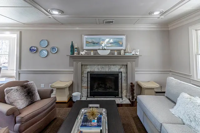 $1,199,999 | 6 Bayview Terrace, Hampton Bays, NY 11946