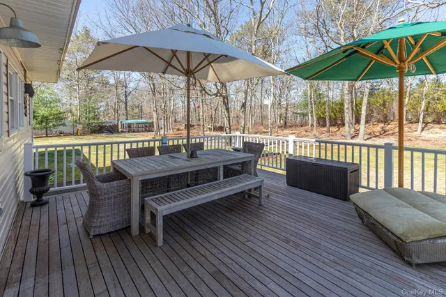 $1,199,999 | 6 Bayview Terrace, Hampton Bays, NY 11946