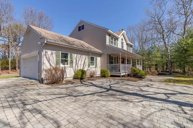 $1,199,999 | 6 Bayview Terrace, Hampton Bays, NY 11946