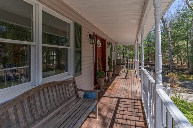 $1,199,999 | 6 Bayview Terrace, Hampton Bays, NY 11946