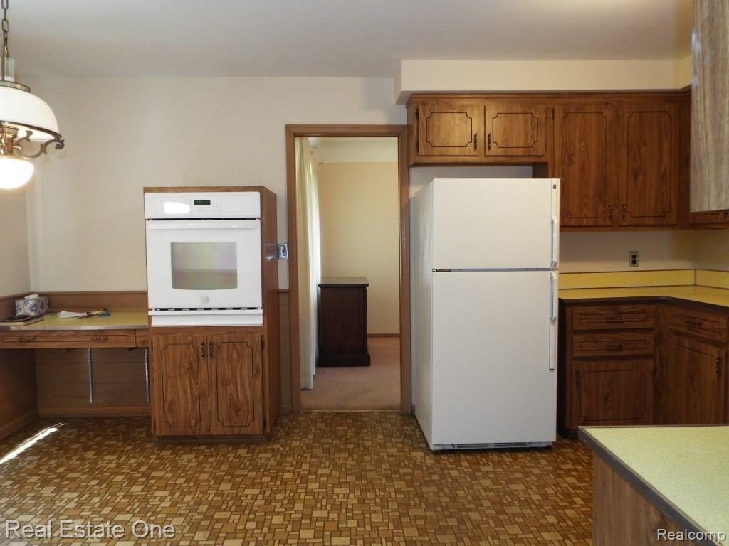 28211 Westerleigh Road Farmington Hills, MI 48334 - Photo 16 of 48