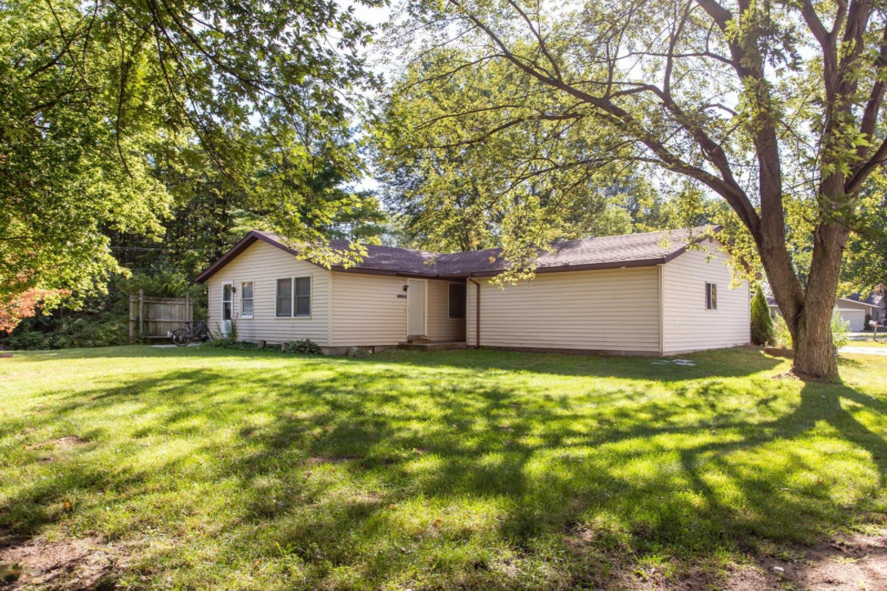 4154 Fillmore Road Holland, MI 49423 - Photo 3 of 12 3