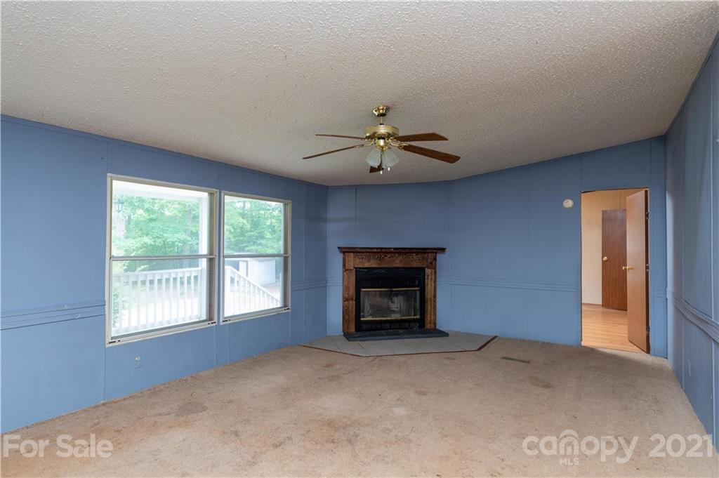 1581 Goings Road Chester, SC 29706 - Photo 4 of 27 a view of a livingroom with a ceiling fan and window
