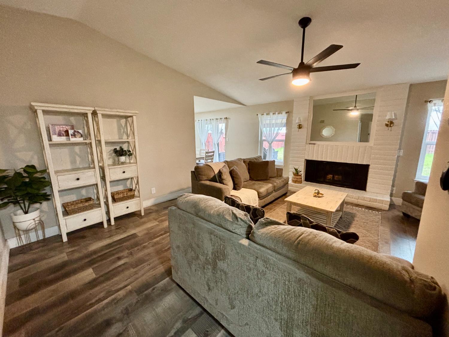 212 Jubilee Way Rio Linda, CA 95673 - Photo 4 of 23