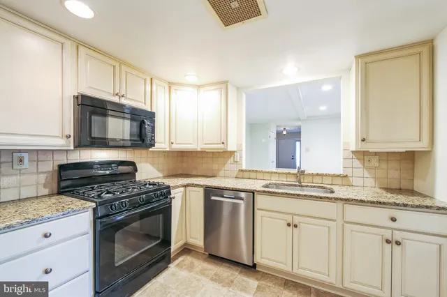 $2,300 | 1804 Mountainview Drive, Unit 1804, Chesterbrook, PA 19087