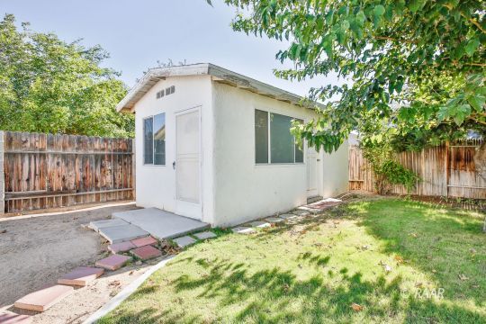 231 South Locust Street Ridgecrest, CA 93555 - Photo 34 of 35 a white house that has tree in front of it