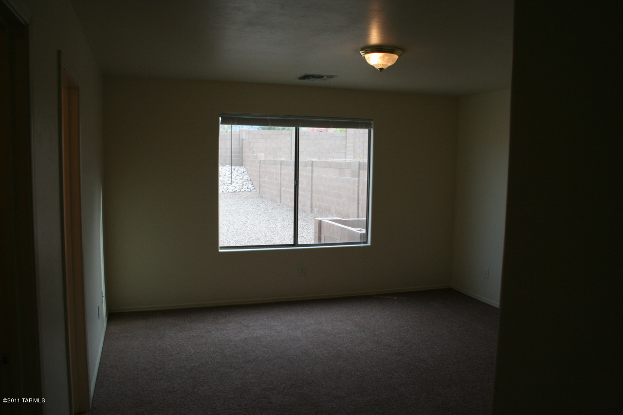 8383 East Sarnoff Ridge Loop Tucson, AZ 85710 - Photo 10 of 17