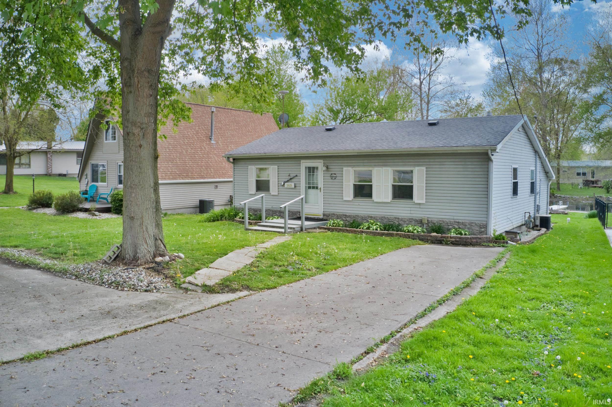 3619 North St Road Pierceton, IN 46562 - Photo 2 of 27