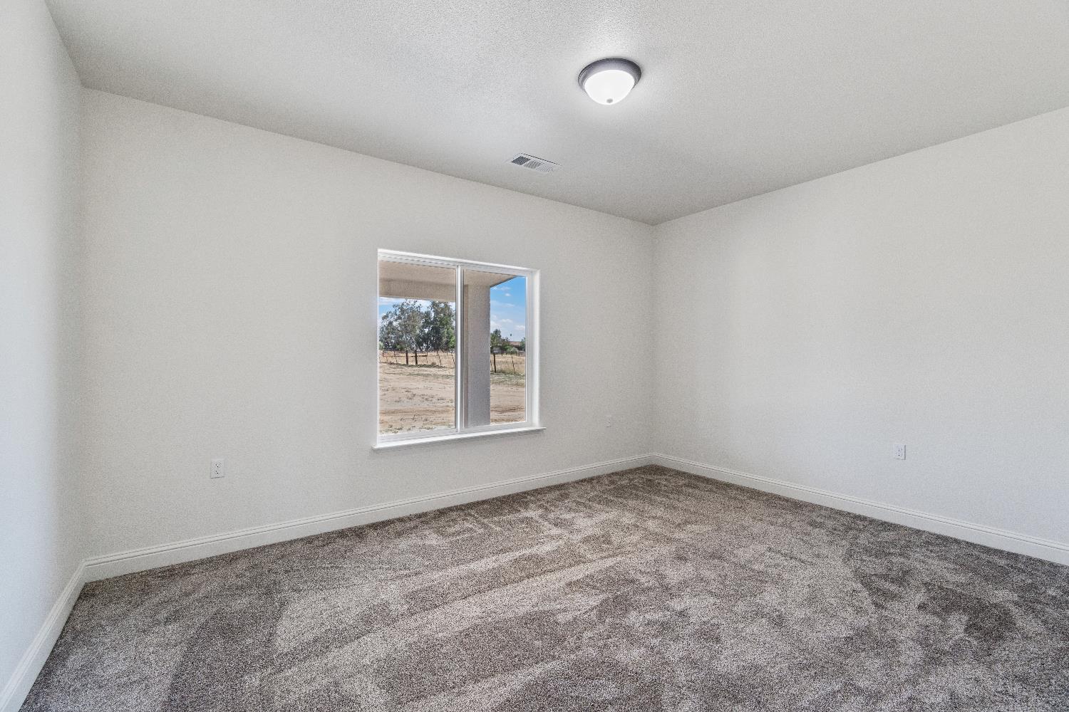 21035 Forest Glen Road Madera, CA 93638 - Photo 22 of 31 an empty room with a window