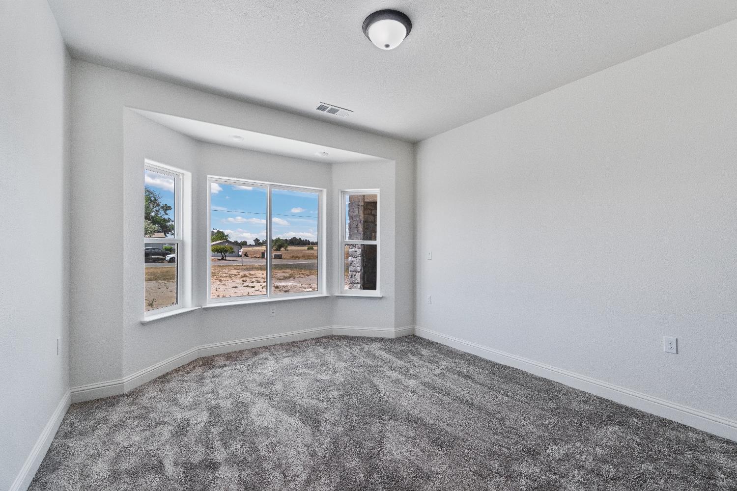 21035 Forest Glen Road Madera, CA 93638 - Photo 26 of 31 an empty room with windows
