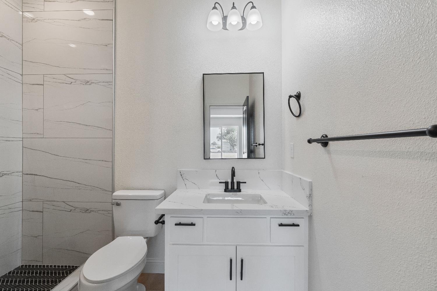21035 Forest Glen Road Madera, CA 93638 - Photo 28 of 31 a bathroom with a sink toilet and shower