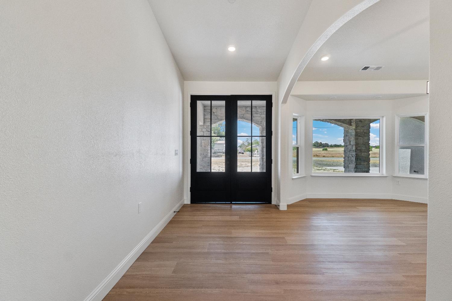 21035 Forest Glen Road Madera, CA 93638 - Photo 5 of 31 a view of an entryway of a house with wooden floor