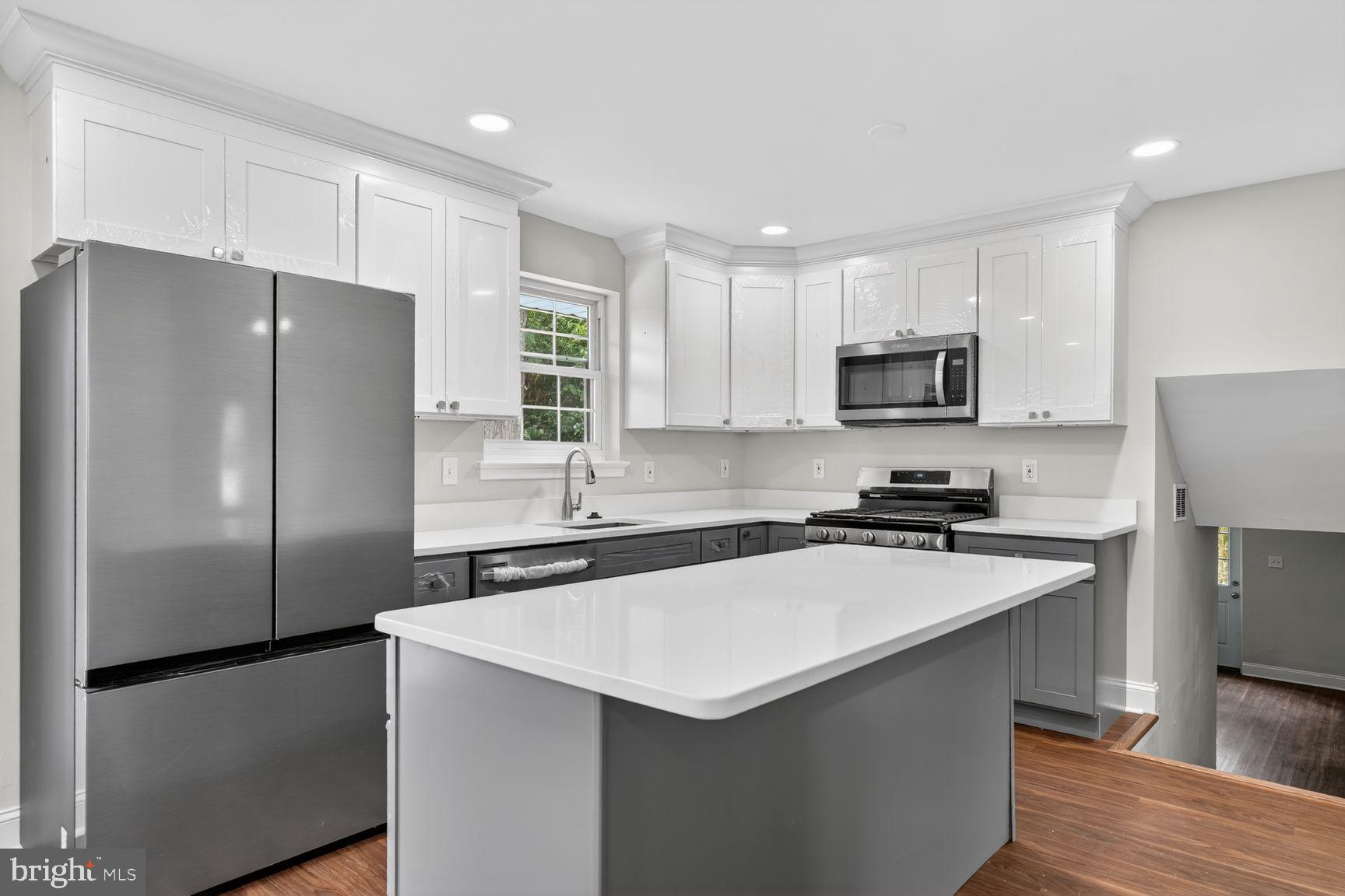 8109 Carrick Lane Springfield, VA 22151 - Photo 4 of 19