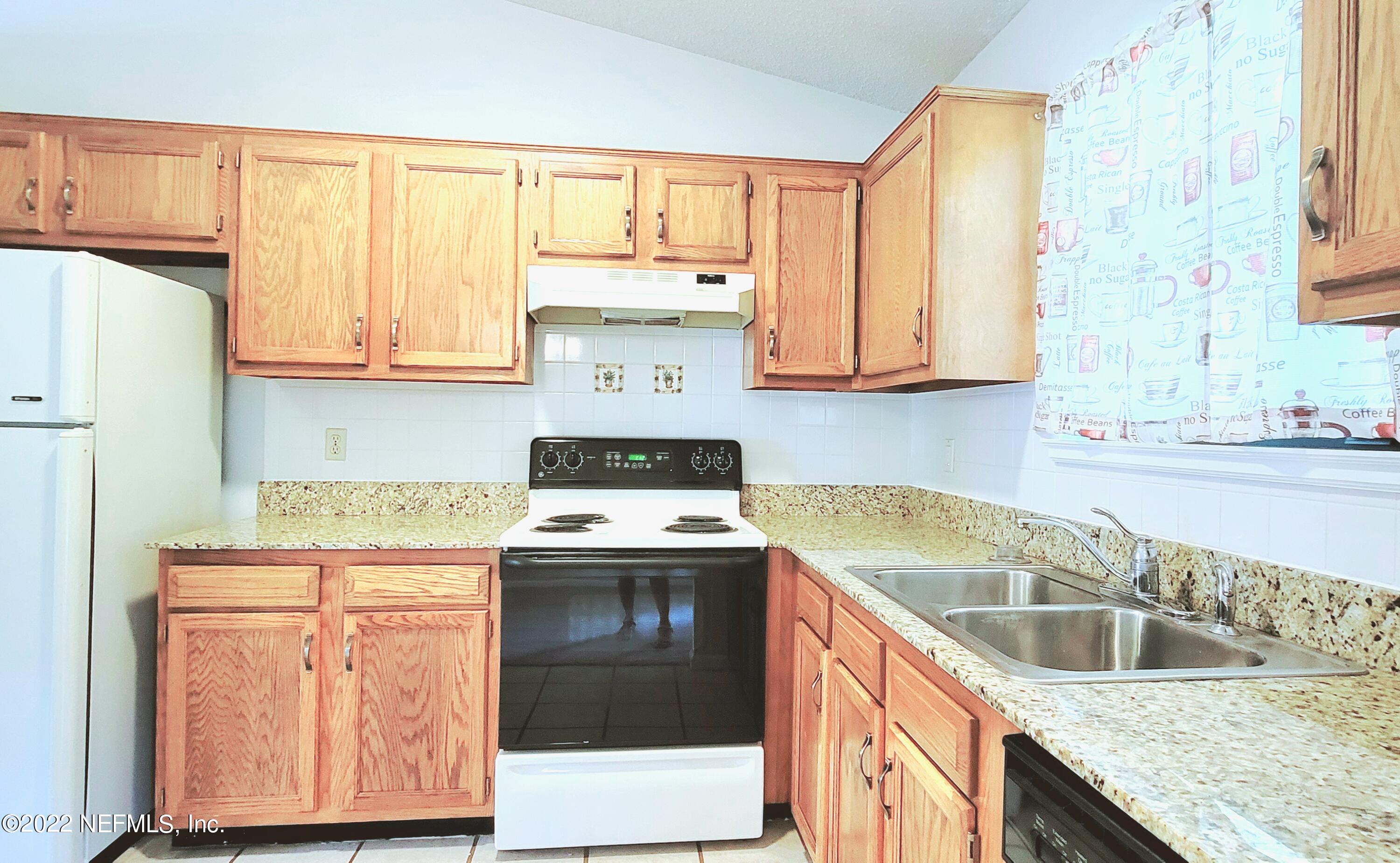 8427 Winter Berry Road Jacksonville, FL 32210 - Photo 8 of 17 pic12