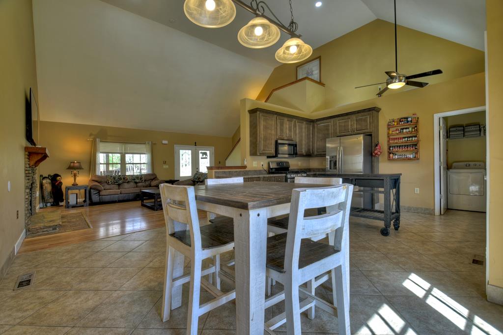 678 Meadow Creek Way Blue Ridge, GA 30513 - Photo 5 of 48 Gallery Image 5