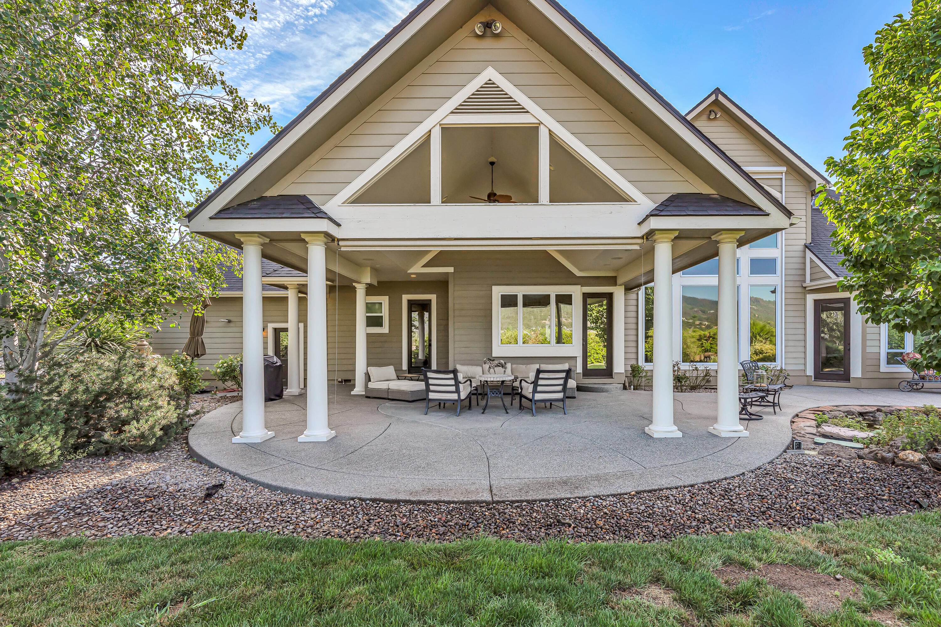 2845 Hanley Road Central Point, OR 97502 - Photo 4 of 66 9R9A8920